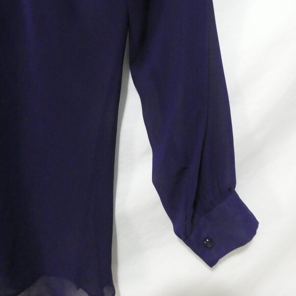NEW YORK COMPANY | size 8 | Elegant Purple Ruffled V-Neck Blouse - Picture 13 of 14